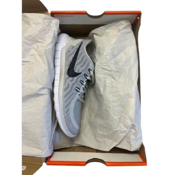 Woman’s Nike Free 5.0 - Picture 5 of 8